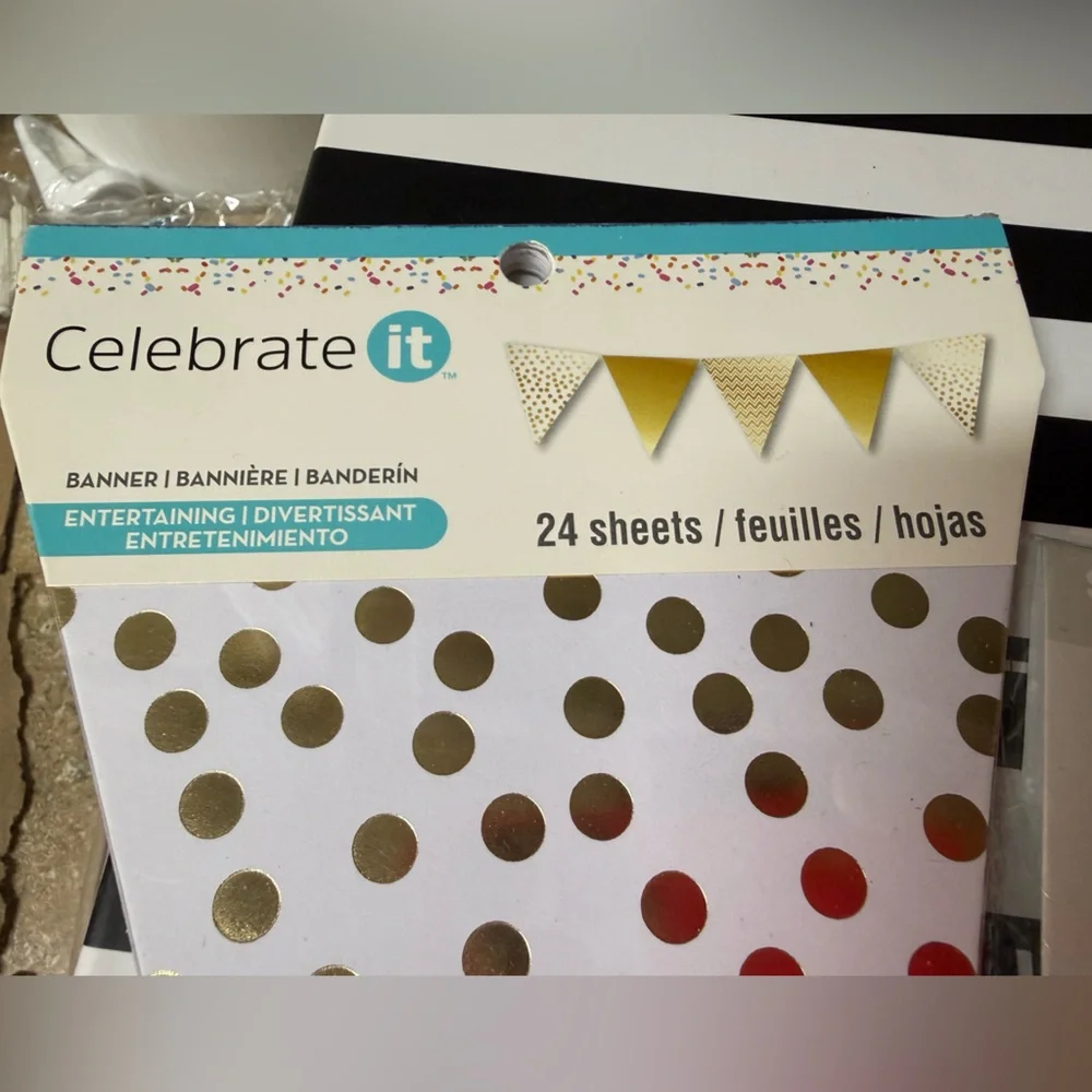 NWT. Metallic garlands party bundle